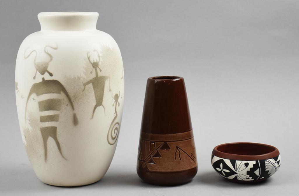 Vintage Native American Signed Pottery, Pueblo, Hozoni (1 of 13)