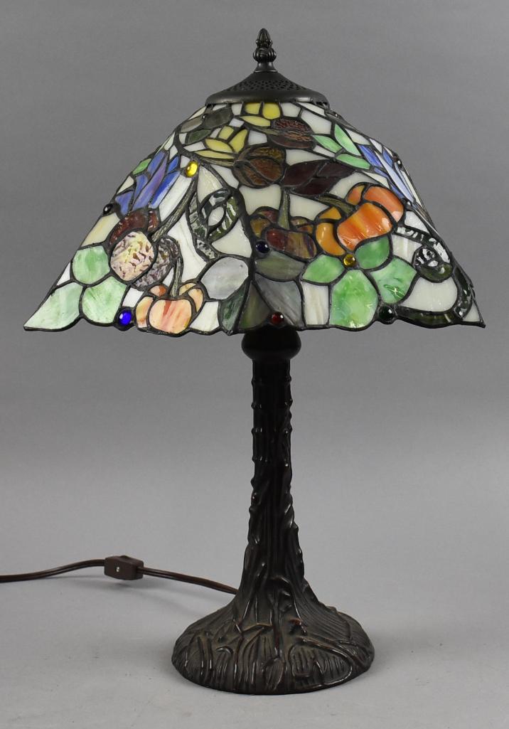 Quoizel Tiffany Style Table Lamp, Stained Glass Shade (1 of 10)