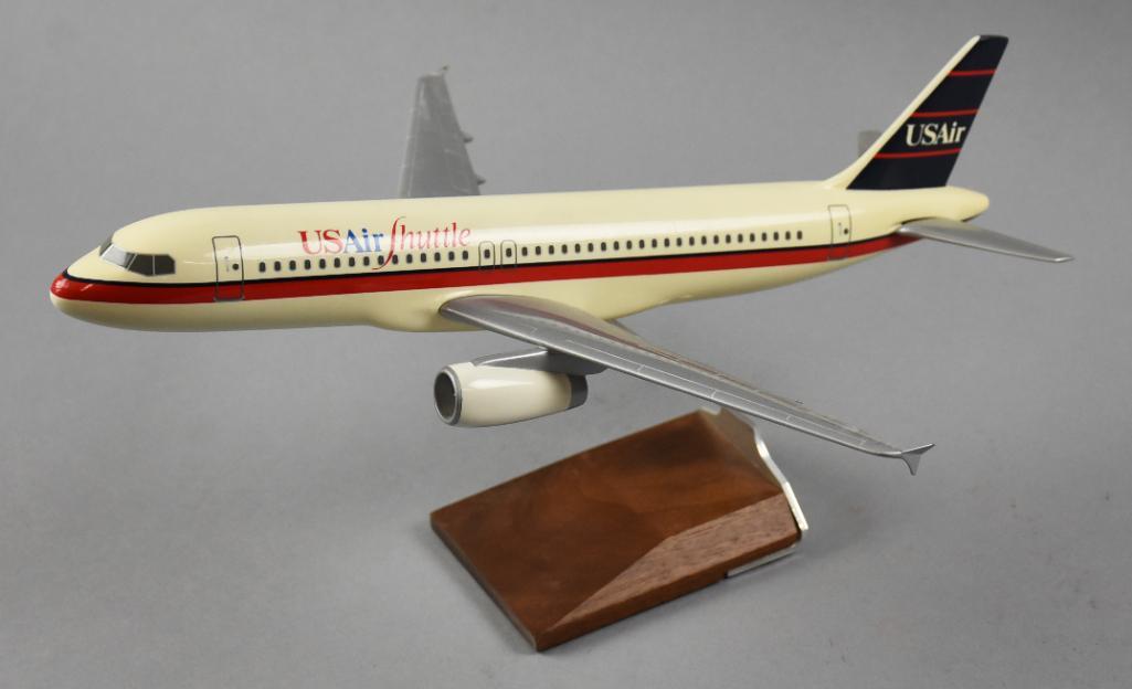 Pacific Miniatures US Air Shuttle Model Airplane (1 of 5)