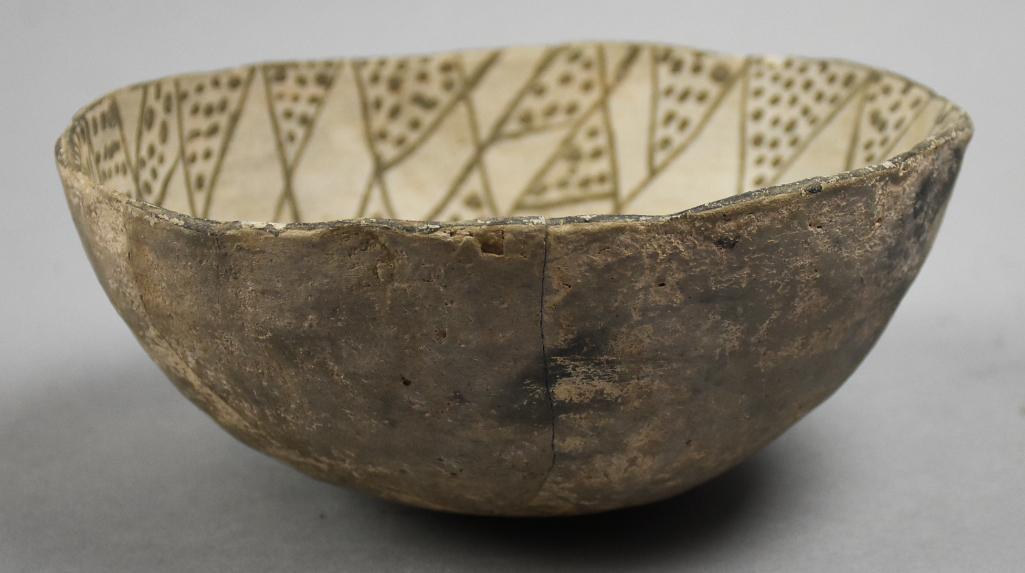 800-1200 AD Anasazi Mancos Black on White Bowl: This great looking bowl is of the Anasazi culture dating from 800-1200 AD. Mancos?Canyon, black diamond shapes with spots on white. Measures approx 3" tall x 7" wide. NOTE: From the collection of Dani
