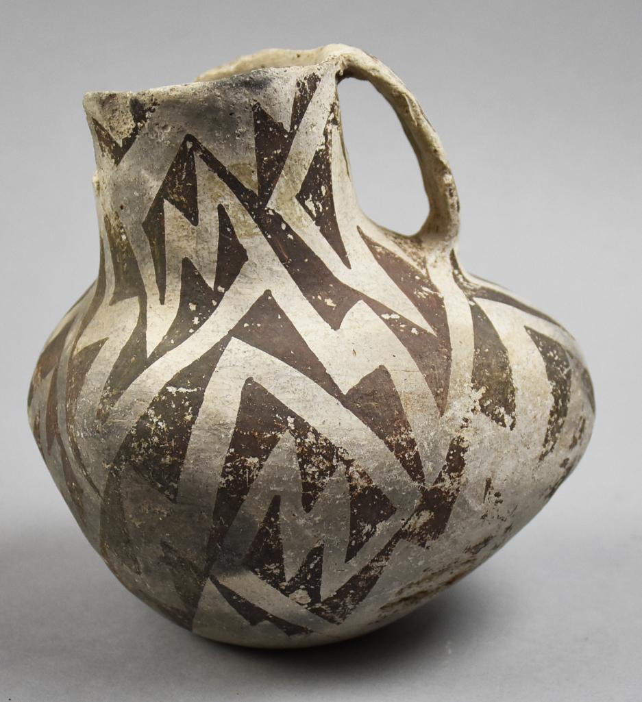 875-1050 AD Anasazi Black on White Duck Effigy Pitcher (1 of 7)