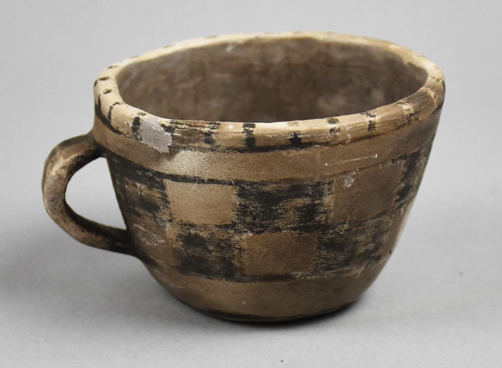 Ancient Anasazi Mogollon Drinking Cup: 2.5" tall x 4" NOTE: From the collection of Daniel Cutrone, professor at Cal State Dominguez Hills, specializing in preserving the four corners of Native American Indians.