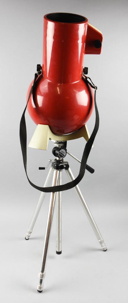 Astroscan Telescope and Sunset Catalina Tripod: Very cool Astroscan Telescope from Edmunds Scientific. Per item specs, it has a Newtonian Reflector and weighs about 8.4 lbs. Included is a Sunset Catalina tripod. And while the two don't go together,