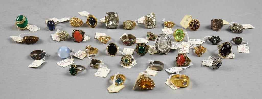 (37) Vintage & Contemporary Costume Jewelry Rings (1 of 10)