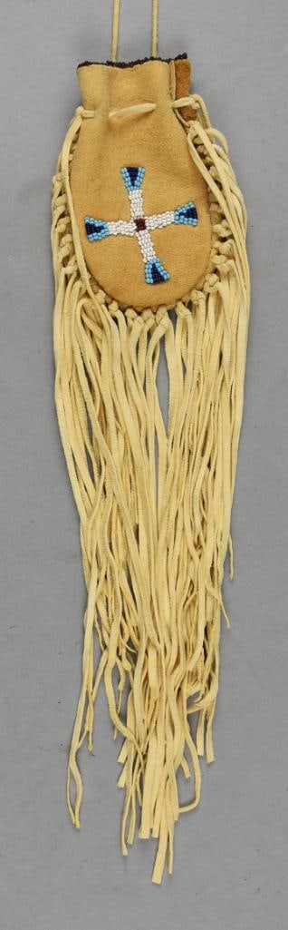 Vintage Native American Beaded Medicine Bag (1 of 5)