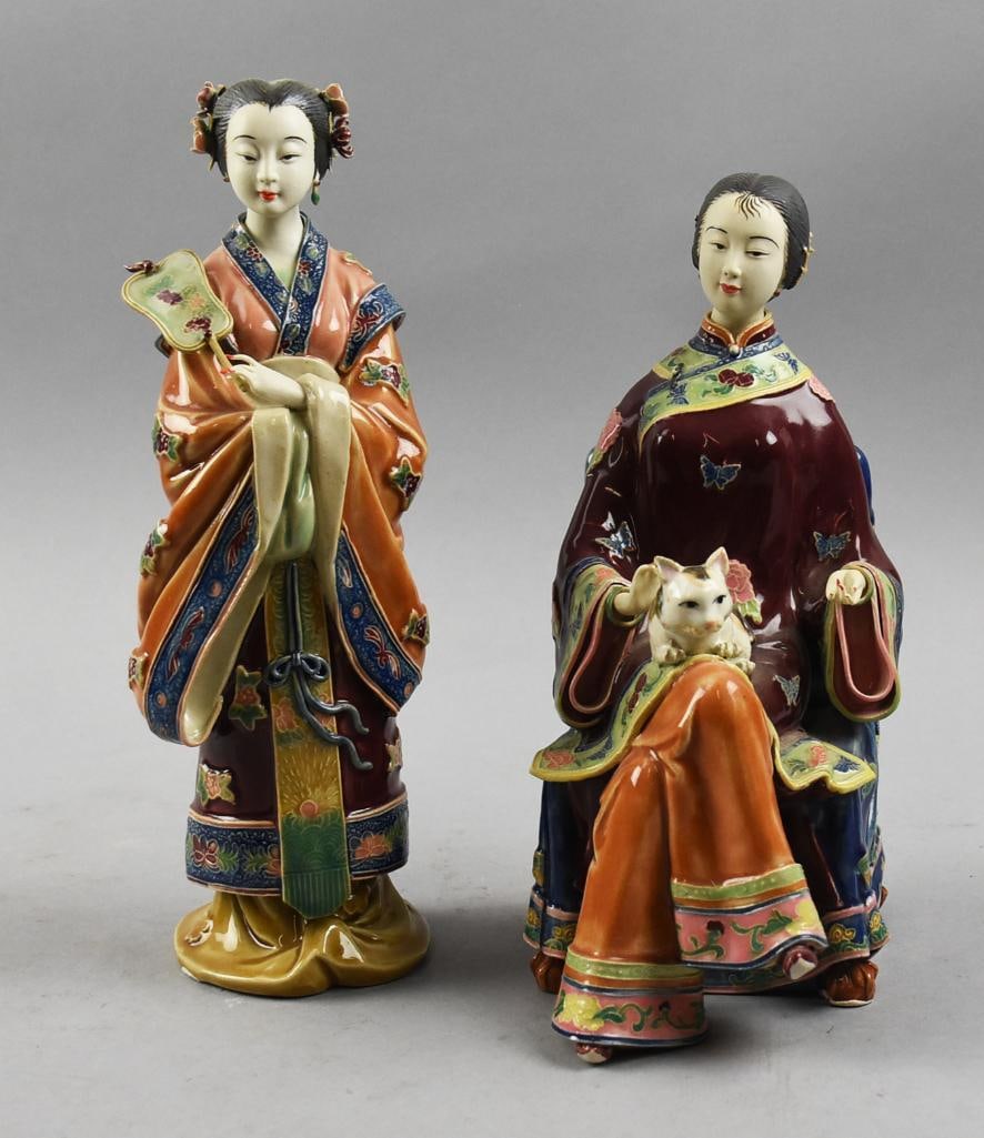 Chinese Wucai Porcelain Mother & Daughter Sculpture (1 of 8)