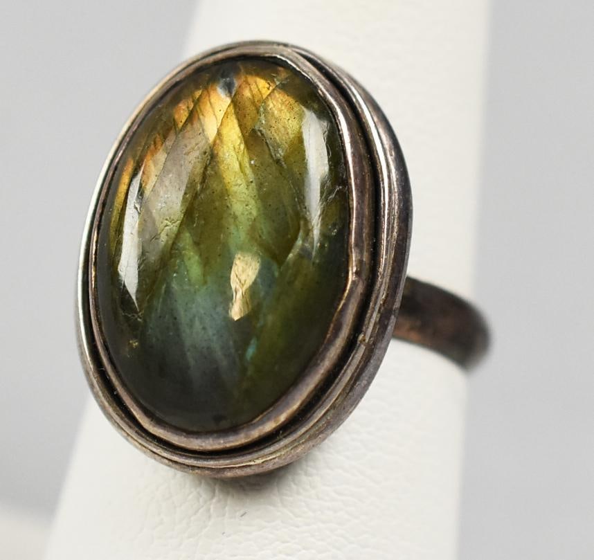 Vintage Sterling and Labradorite Ring (1 of 7)