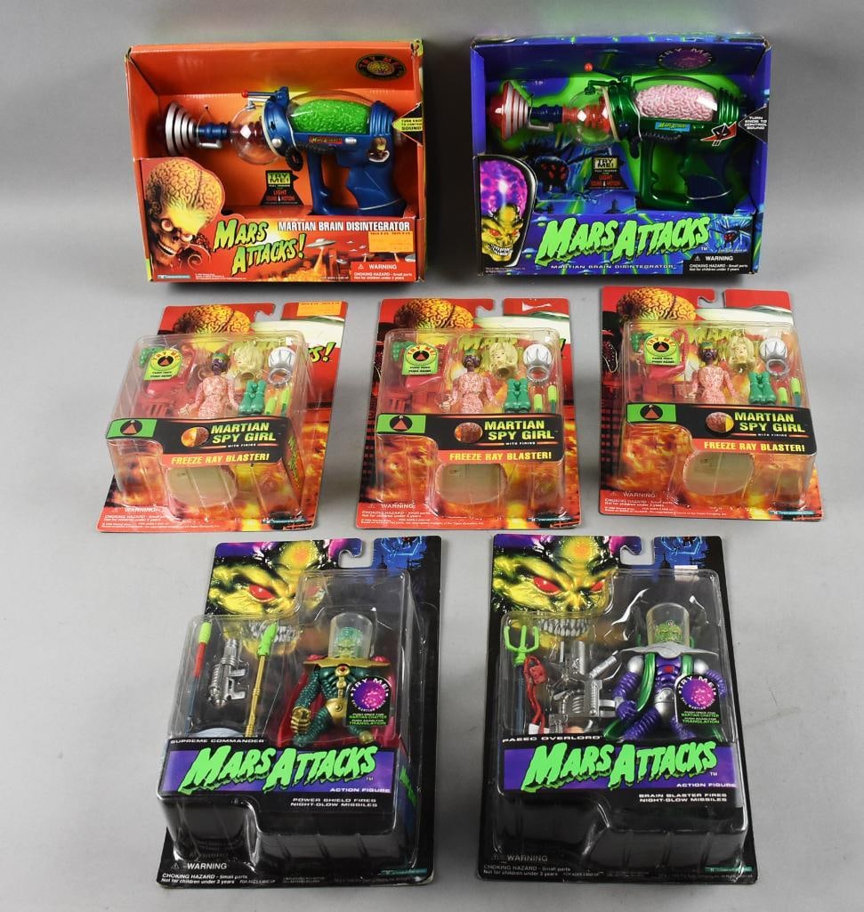 (7) Topps Mars Attacks Action Figures - Carded - NOS: Lot is seven Topps Mars Attacks Action Figures - Carded - NOS. Consists of one of each: Supreme Commander and Paeec Overloard, two Brain Disintegrator Ray Gun and three Martian Spy Girl.