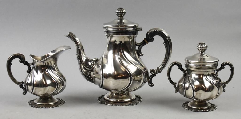 Vintage Industria Peruana Sterling 925 Plata Tea Set: Gorgeous sterling silver tea set consisting of a teapot, sugar bowl with lid and cream pitcher. Swirl pattern throughout with scroll handles. Each is marked Plata .925 Ind. Peruana with the maker mark