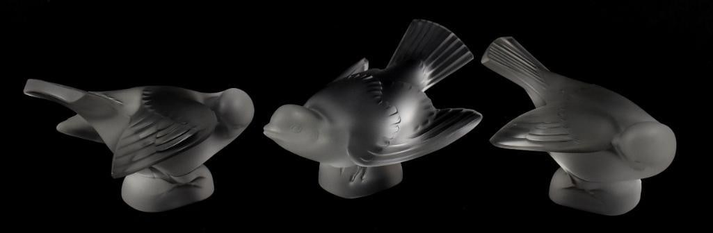 (3) Lalique Frosted Crystal Sparrows: Pretty frosted crystal sparrows from Lalique. There are a pair of Coquettish Sparrows and one with wings out. All approx. 3" x 5".
