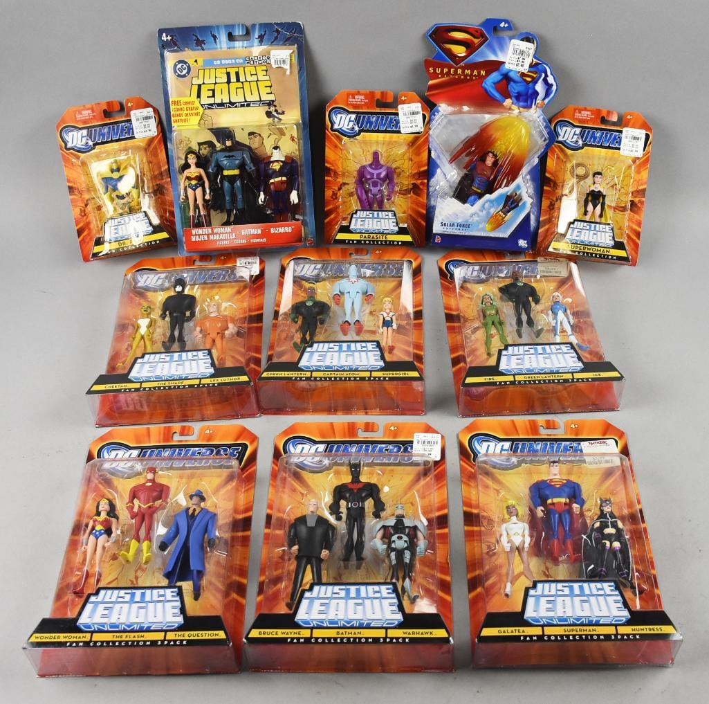 (11) 2008 Mattel DC Universe Action Figures, MOC-NOS (1 of 3)