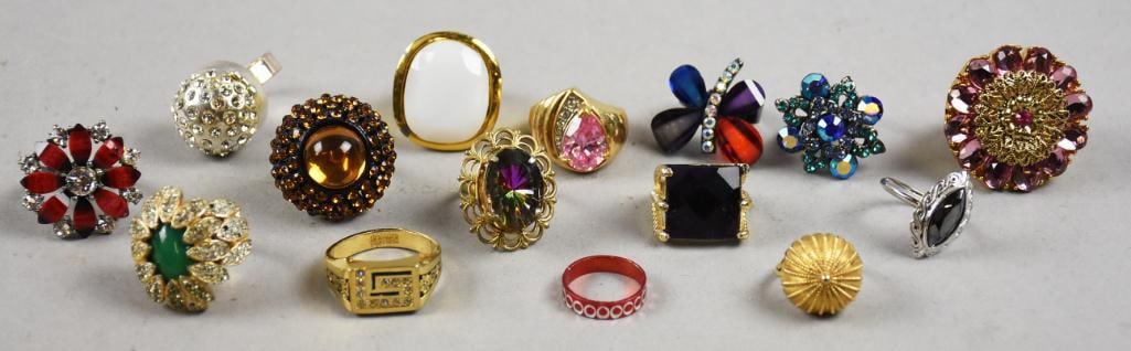 (15) Misc. Vintage Costume Jewelry Rings, Some Signed MCM: Pretty grouping of 15 costume jewelry rings. At least two are marked Monet and Avon, a couple HGE. Various sizes. Mid Century Modern.