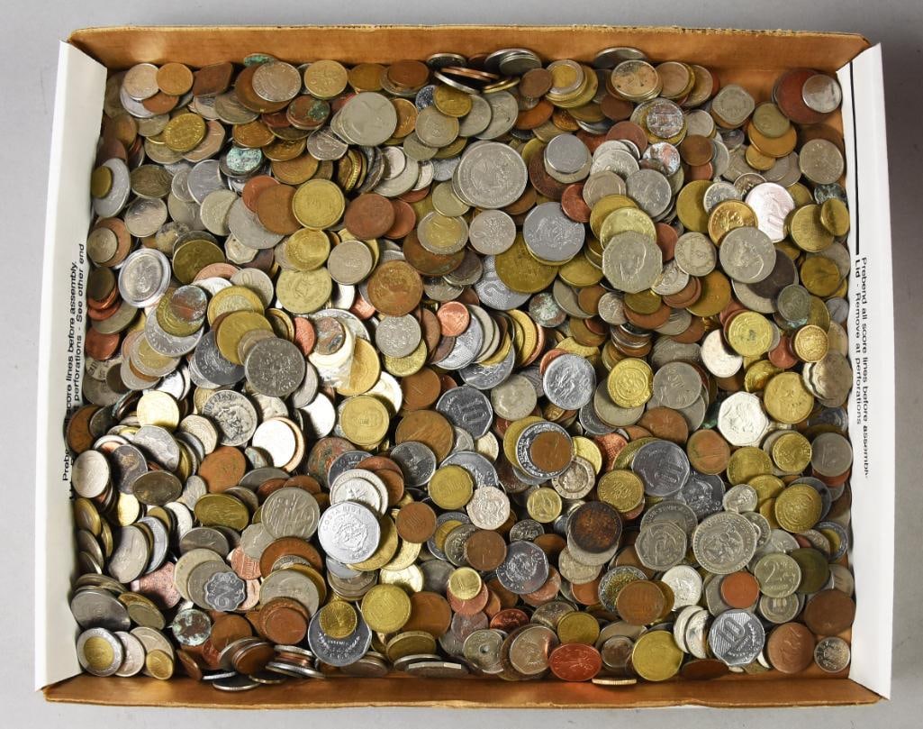 Over 18 Lbs Unsorted Foreign Coins - Circulated.: Lot is approx 18. Lbs Unsorted Foreign Coins - Circulated. May contain tokens and US coins