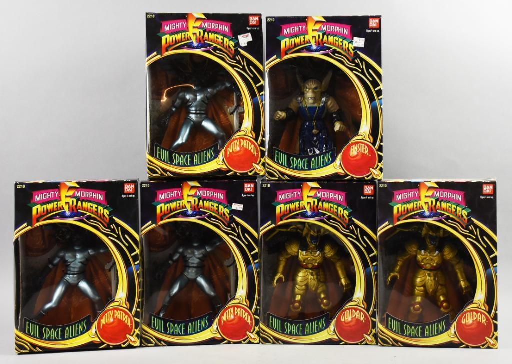 (6) 1993 Ban Dai Power Rangers, Space Aliens-MIB=NOS: Lot is six 1993 Ban Dai Power Rangers, Space Aliens-MIB=NOS. Includes one Finster, two Goldar and three Putty Patrol. Single owner collection from the largest toy collector on the West Coast.
