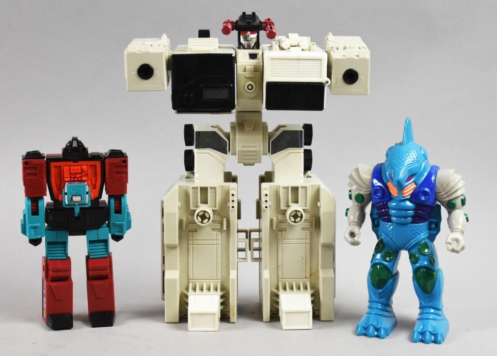 (3) 1984-85, 87 Hasbro Transformers: Lot is three 1984-85, 87 Hasbro Transformers. Includes Autobot, Submarauder and G1 Perceptor. Single owner collection from the largest toy collector on the West Coast.