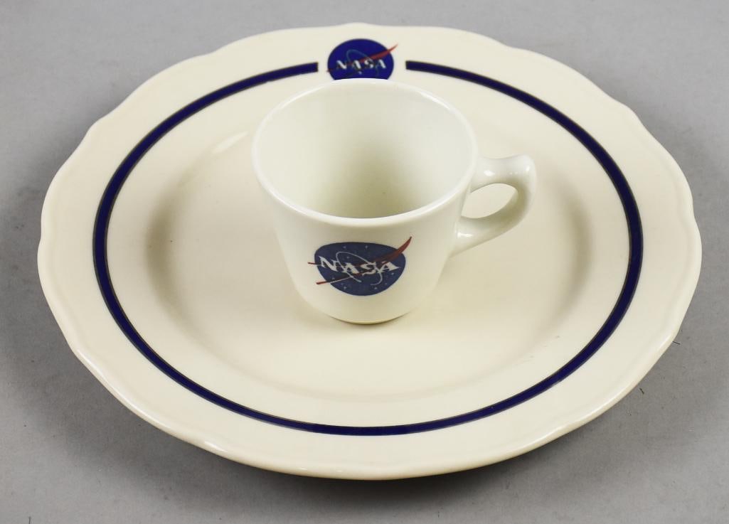 Scarce Vintage Syracuse & Walker China NASA Restaurant Ware: Fun lot of restaurant ware for NASA. They were each manufactured by different companies, Syracuse is the plate, 16-D for October 1987, Walker is the cup, 11-39 indicates November 1961. Plate measures 