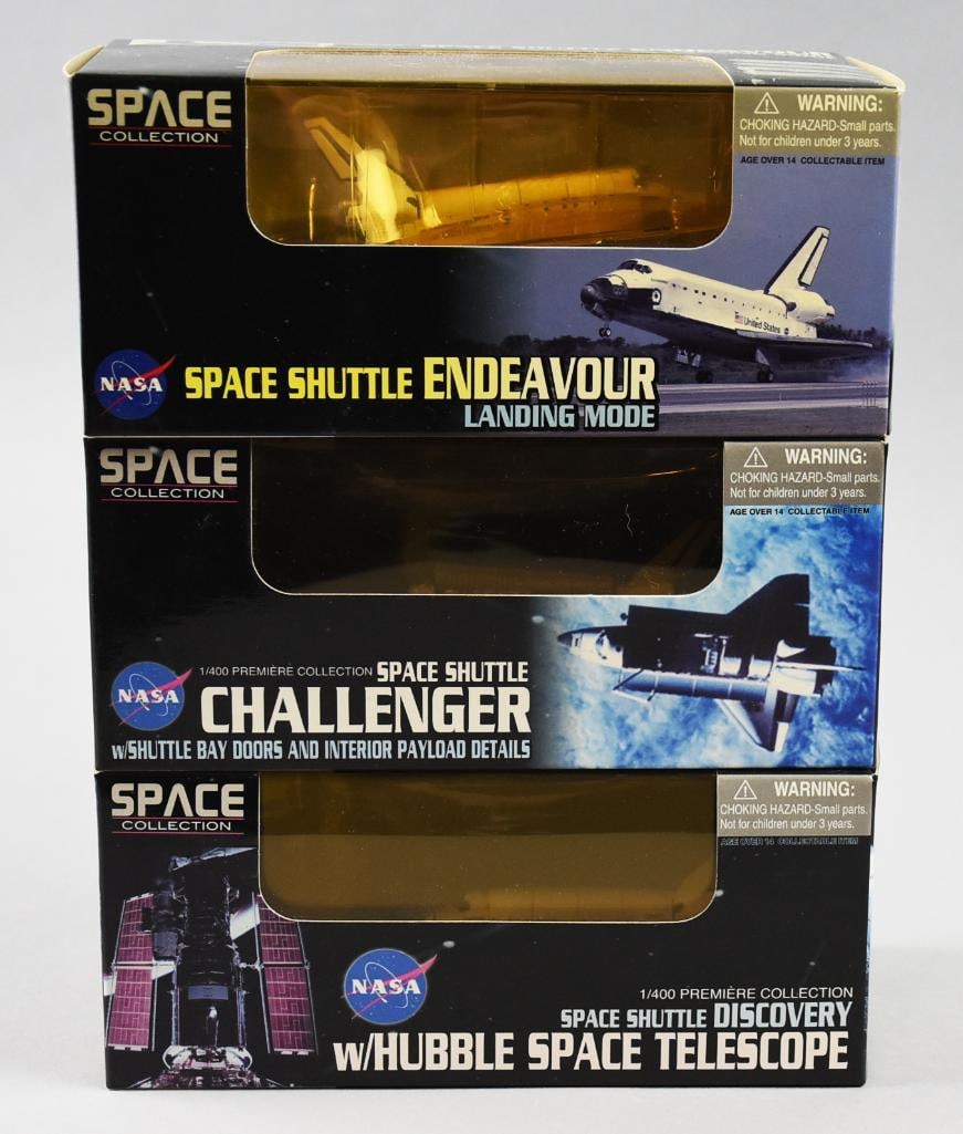 (3) 2010-11 Dragon Models NASA Space Craft Asst-MIB-NOS: Lot is three 2010-11 Dragon Models NASA Space Craft Asst-MIB-NOS. Includes Endeavour, Hubble and Challenger. Single owner collection inspired by the 1969 Moon Landing.