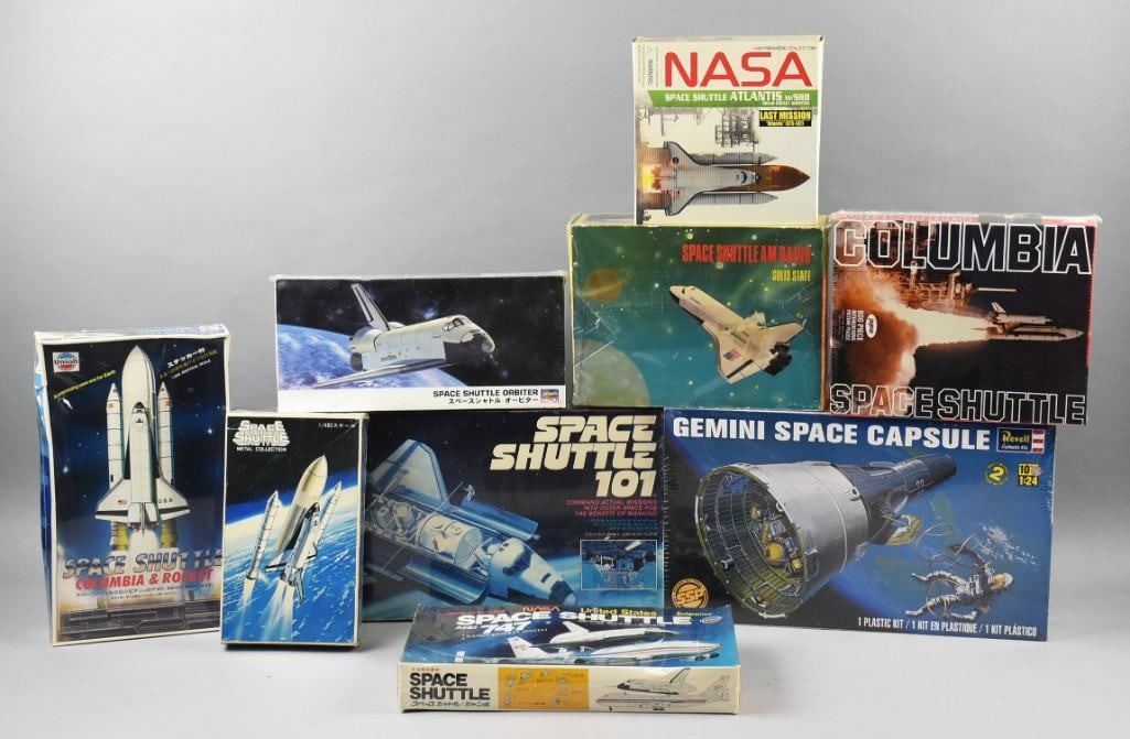 Various Vintage Space Shuttle Pieces-Models-Games: Lot has a nice assortment of model space shuttles, board games, and puzzles. Single owner collection inspired by the 1969 Moon Landing.