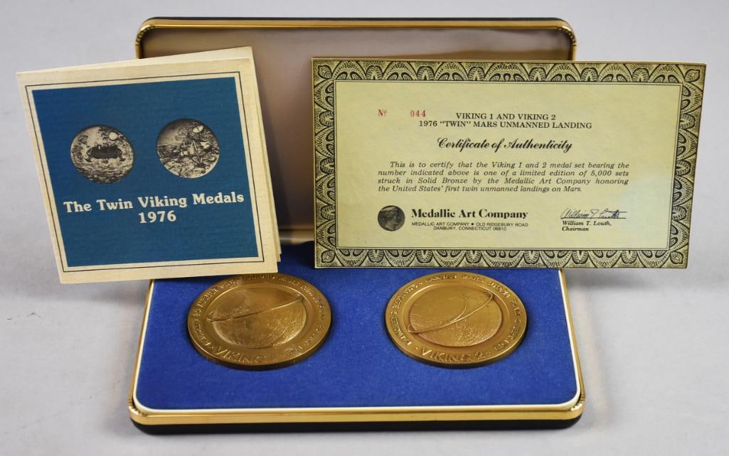 1976 Viking 1 & 2 Twin Mars Unmanned Landing Bronze Coins: 1976 Viking 1 & 2 Twin Mars Unmanned Landing Bronze Coins. Includes COA and commemorative letter explaining background. In original presentation box. Single owner collection inspired by the 1969 Moon 