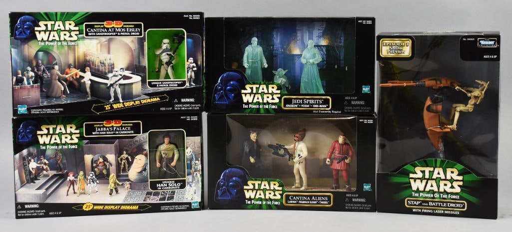 (5) 1998 Hasbro/Kenner Star Wars Play Sets PLUS-MIB-NOS: Lot is five 1998 Hasbro/Kenner Star Wars Play Sets PLUS-MIB-NOS. Includes Stap and Battle Droid, Jedi Spirits, Cantina Aliens, Cantina at Mos Eisley and Jabba's Palace. Single owner collection from th