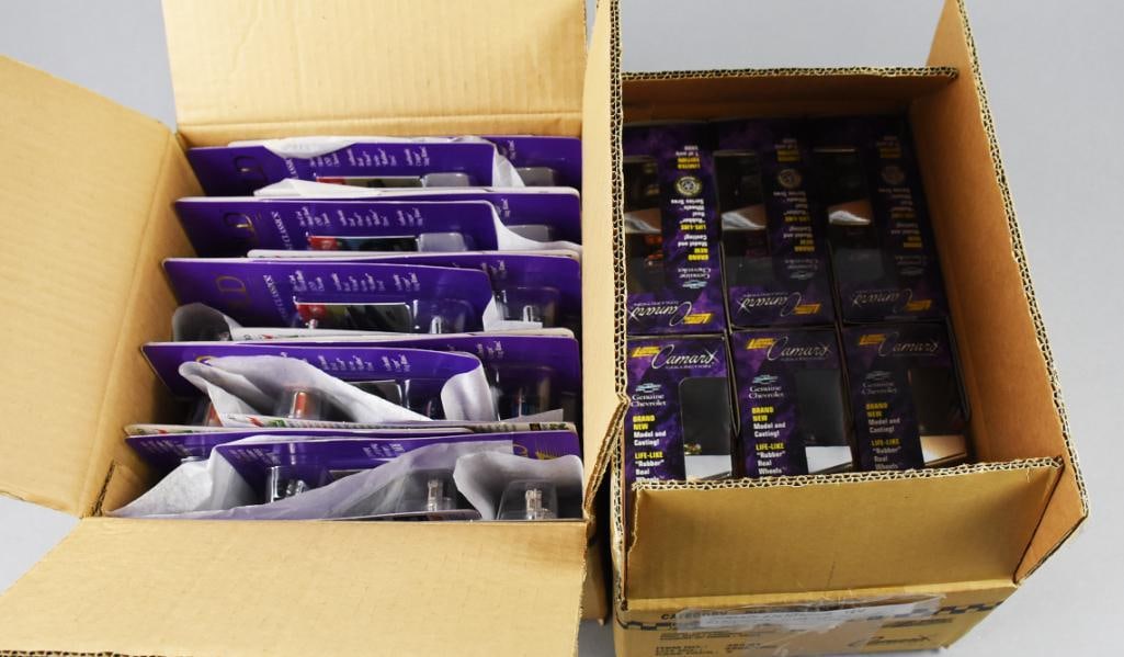 (26) 1998 Johnny Lightning-Original Factory Cases-MOC-NOS (1 of 5)