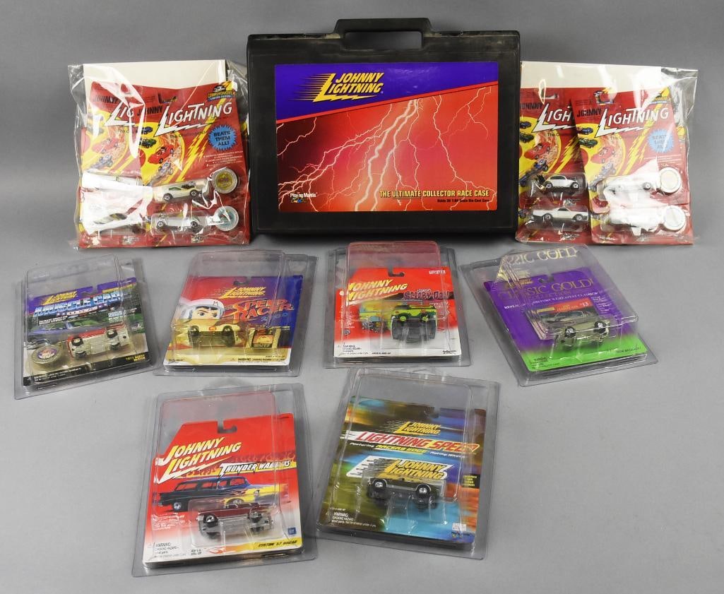 (11) 1990s-2000s Johnny Lightning Collector Case & Cars-NOS (1 of 7)