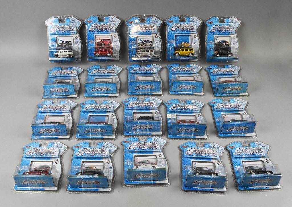 (20) 2005 Maisto Playerz Luxury Die-Cast  Cars Collection-MOC-NOS (1 of 3)