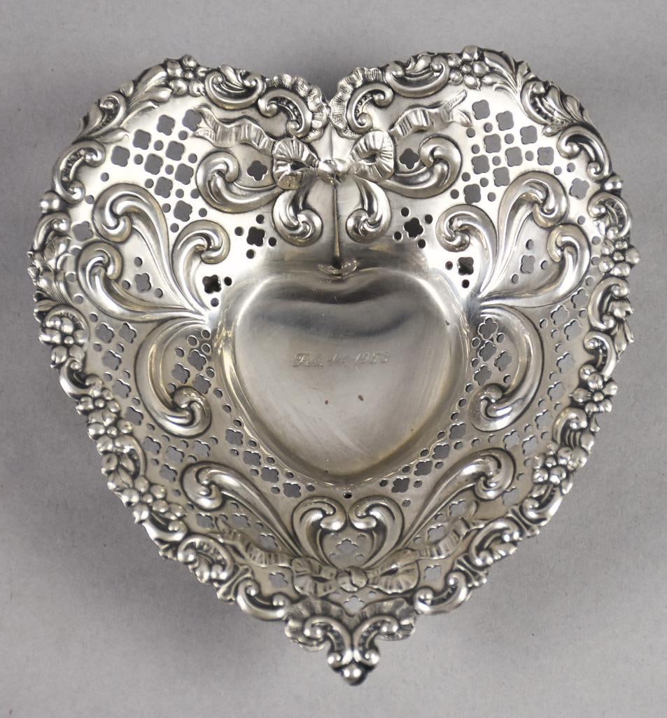 1953 Gorham Sterling Footed Heart Master Nut Dish-70g (1 of 7)