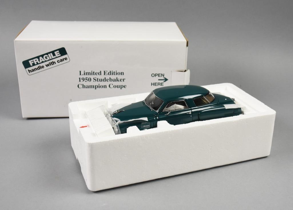 Danbury Mint 1950 1:24 Studebaker Champion Coupe LE 327/5000-MIB (1 of 4)