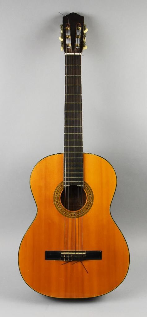 Vintage Japan Takamine Classical Guitar, Model G126 (1 of 14)