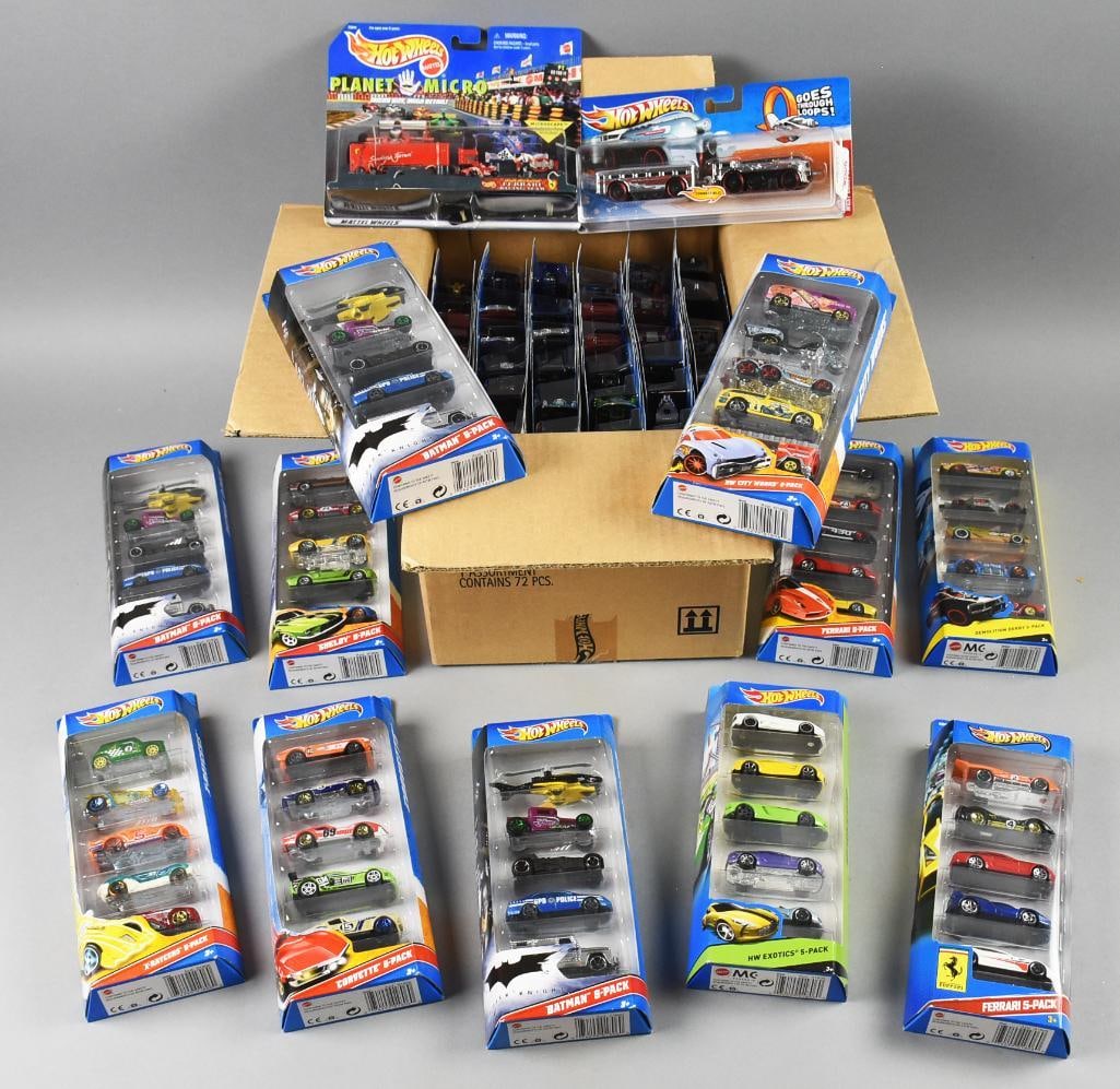 Hot Wheels Die-Cast Gift Sets Batman Ferrari Corvette (1 of 6)