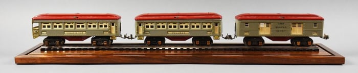 Pre-War Lionel Lines O Gauge 600 Series Passenger Cars