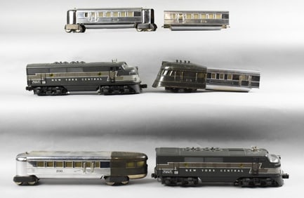 Post War Lionel O Scale 2354 Loco & Pre-War Streamliner