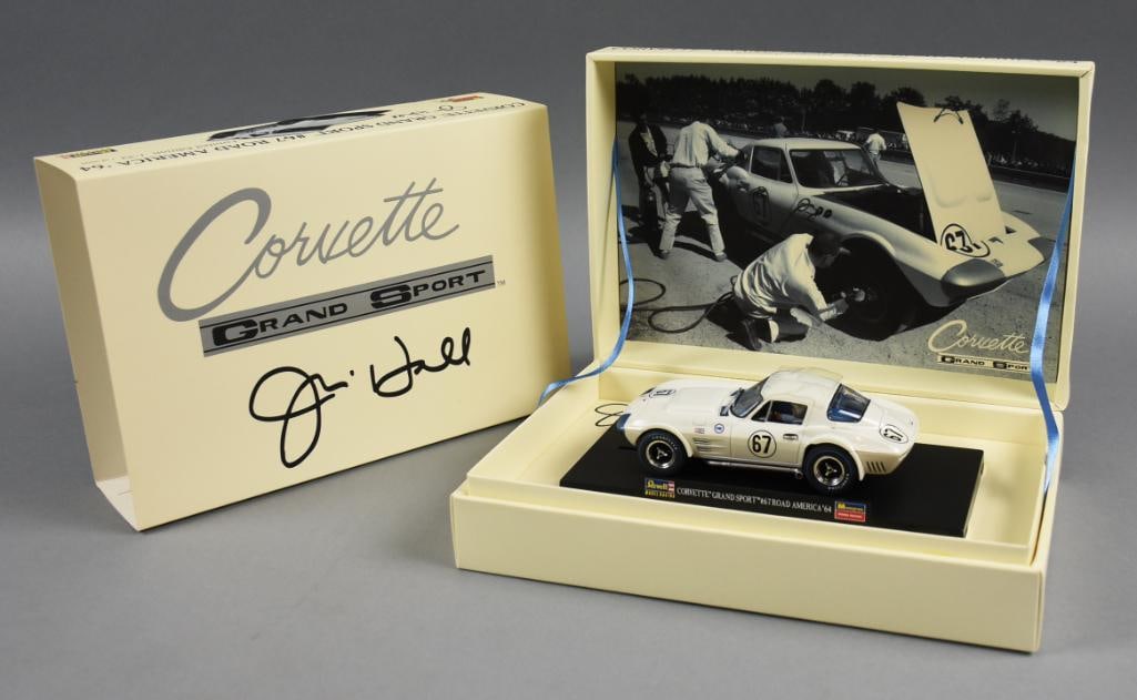 2004 Revell-Monogram Corvette Grand Sport-Jim Hall-MIB-NOS: 2004 Revell-Monogram Corvette Grand Sport - Jim Hall - MIB - NOS This is a highly detailed 1:18 scale model of the legendary 1964 Corvette Grand Sport #67, driven by Jim Hall at Road America. Manufact