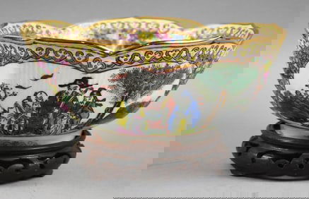 Qianlong Nian Zhi Famille Rose Lotus Bowl
