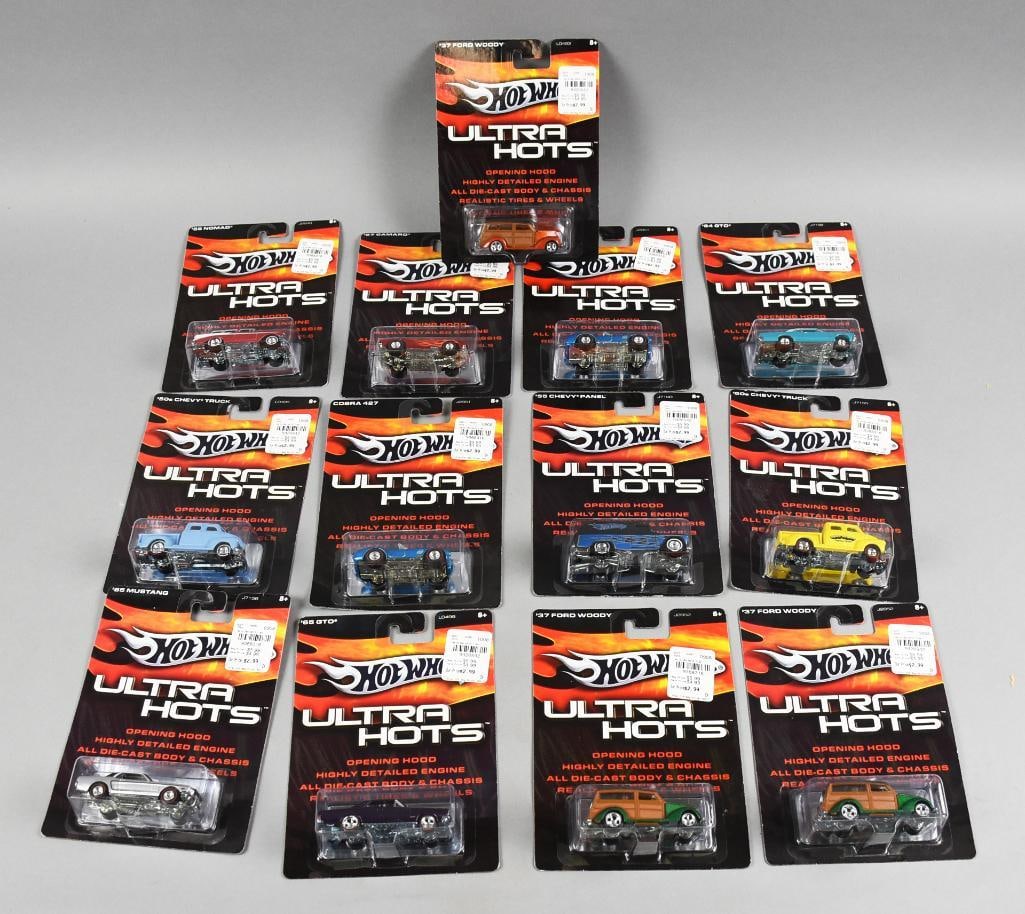 (13) 2005  Hot Wheels Ultra Hots MOC-NOS (1 of 2)
