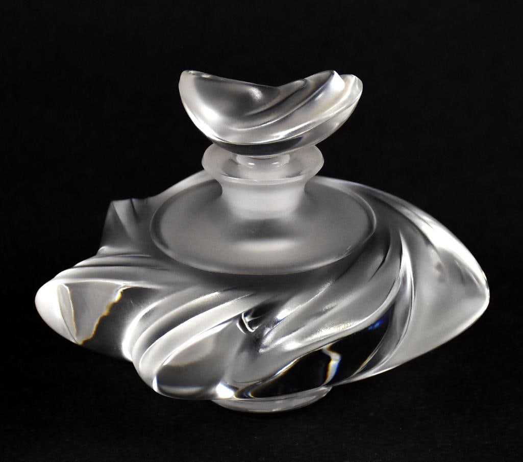 Vintage Lalique Samoa Frosted Crystal Perfume Bottle (1 of 7)