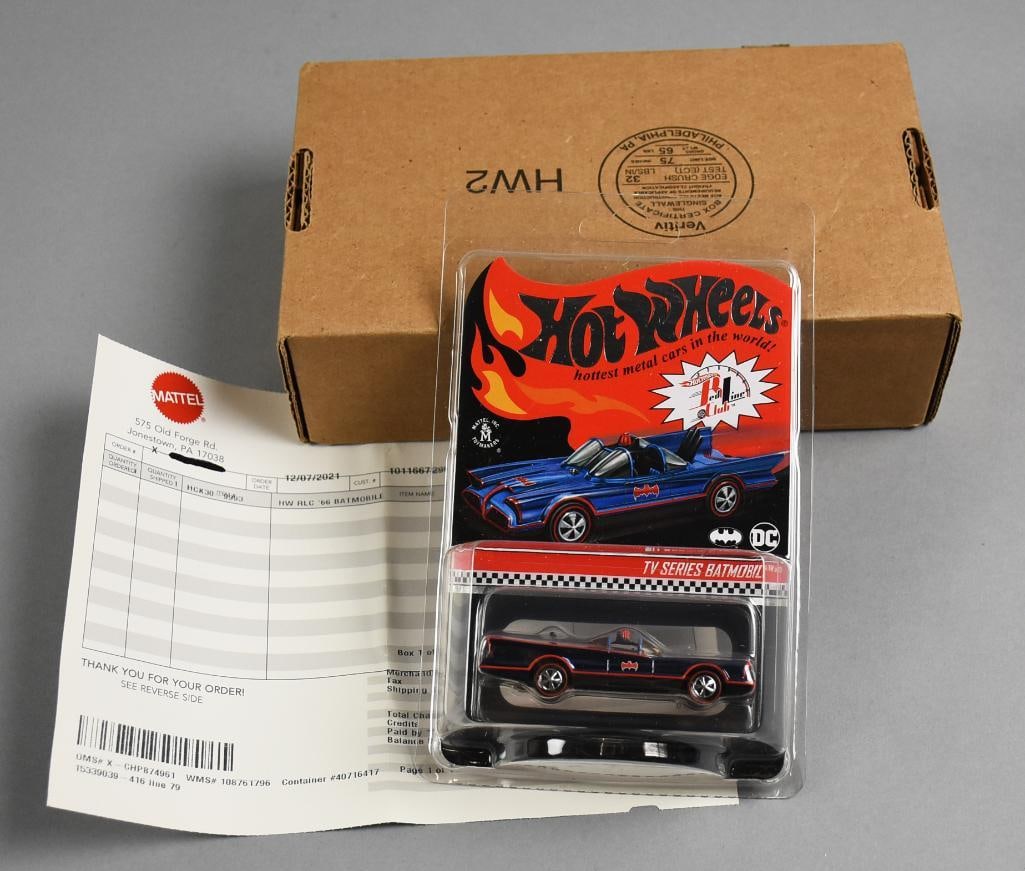 2021 Hot Wheels  Batmobile TV Series Batmobile - MOC-NOS (1 of 6)