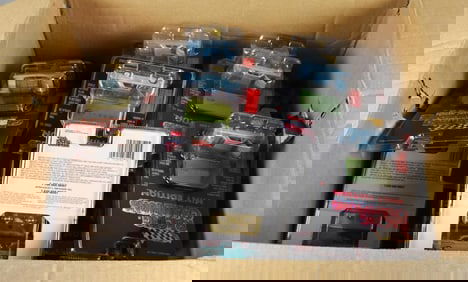 (60) 1990s Racing Champions Mint Edition - MOC-NOS