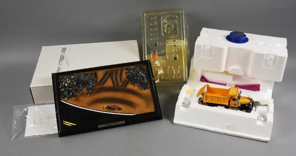 Franklin Mint 1950 Mack B-61 Dump Truck Diorama-MIB-NOS (1 of 5)