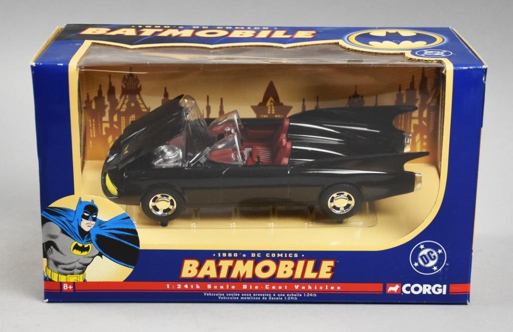 2005 Corgi DC Comics Batmobile. 1:24 Scale-MIB-NOS (1 of 3)