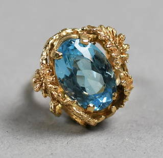 12.1 ct Aquamarine 14k Gold Ring: Elegant Vintage Aquamarine Ring – 12.1 Carats This stunning ring showcases a magnificent oval-cut aquamarine weighing approximately 12.1 carats, set in an ornate, textured yellow gold setting. The d