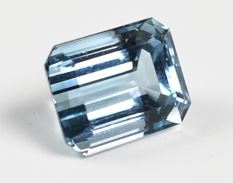 13ct Aquamarine Emerald Cut Loose Gemstone: Gorgeous approx. 13ct Aquamarine gemstone, emerald cut, measuring 15mm long x 12mm wide x 8mm deep.