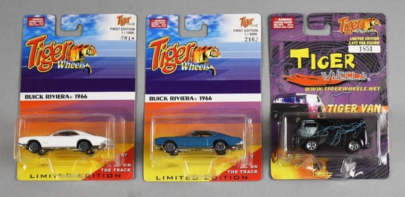 2000 Tiger Wheels Buick Riviera-1966, Tiger Van-MOC-NOS