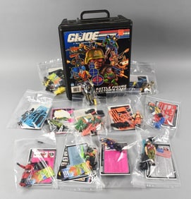 1991 GI Joe Battle Figure Collector Case + 12 Figs/Cards