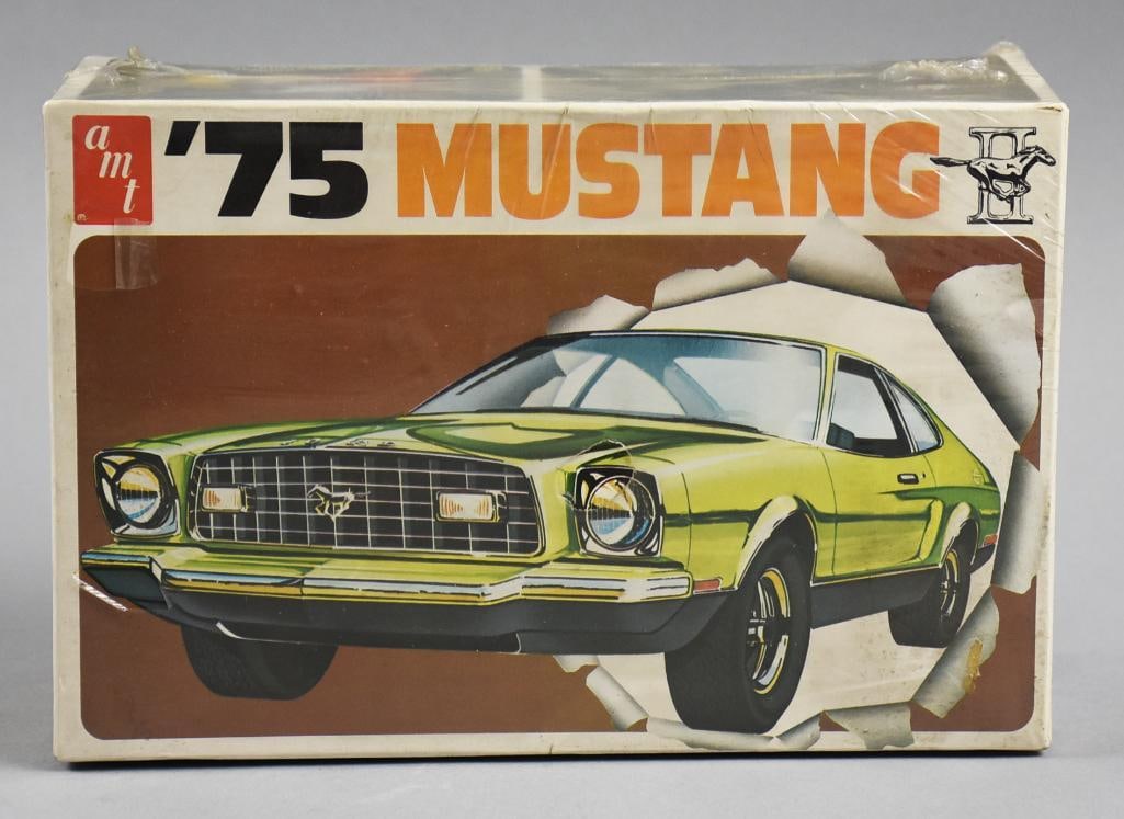 MIB AMT (Aluminum Model Toys) '75 Mustang Model: Lot is a vintage AMT (Aluminum Model Toys) '75 Mustang Model - MIB-NOS.