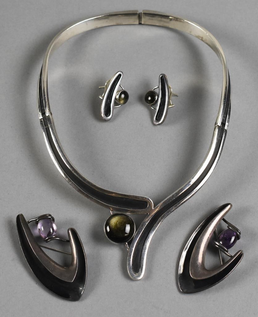 Sigi Pineda Taxco Sterling Modernist Floating Orbs Jewelry: Great assortment of sterling jewelry from Taxco, Mexico jewelry artist Sigi (Sigfrido) Pineda (b1929-?). Lot consists of modernist choker necklace with cabochon stone that appears topaz with a pair of