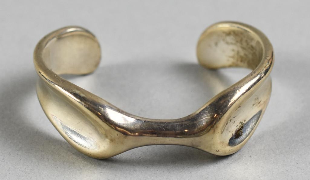 Tiffany & Co Elsa Peretti Sterling Thumbprint Cuff Bracelet: This awesome piece is from Tiffany jewelry designer Elsa Peretti (1940-2021). The thumbprint line with impressed edges on flattened sterling cuff bracelet. Well marked inside the top of the cuff. Over