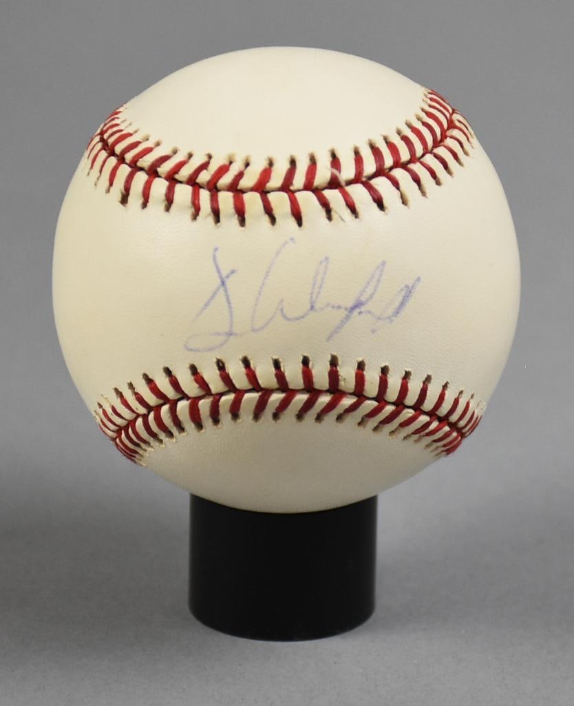 Dave Winfield Hall of Fame Baseball Player Signed Ball (1 of 2)