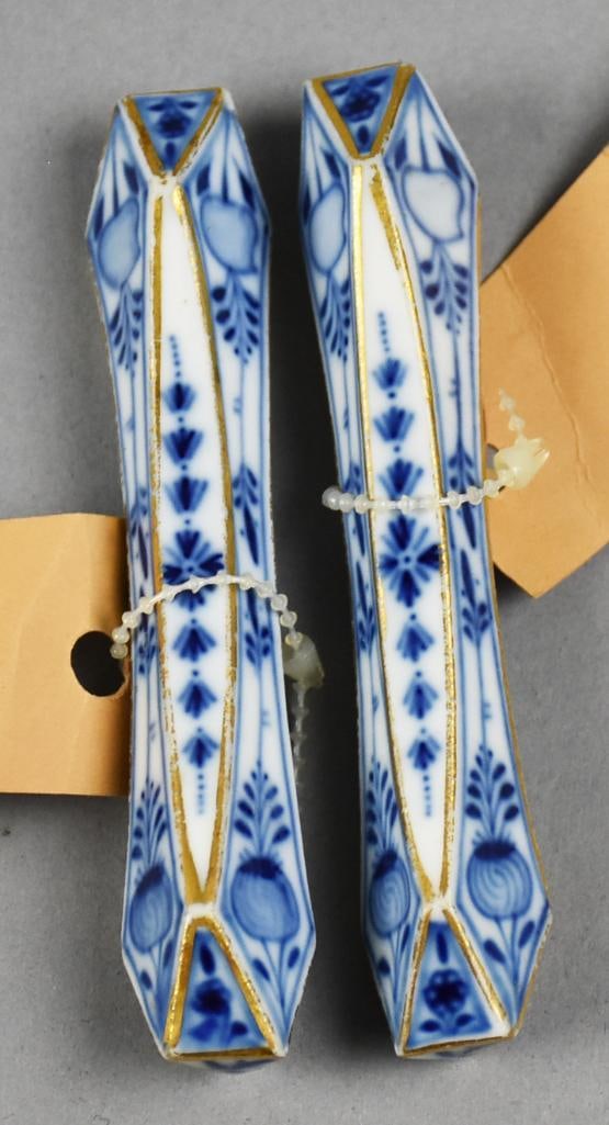 18th Century Meissen Blue Onion Porcelain Knife Rests (1 of 5)
